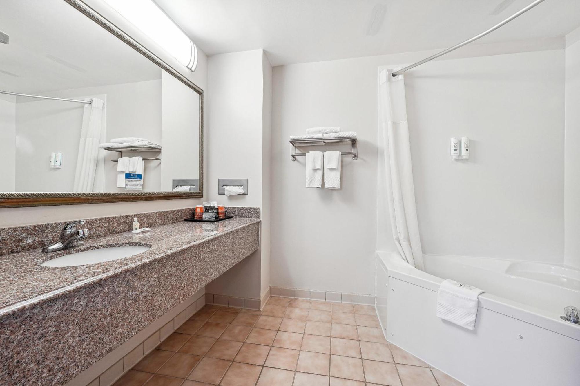 Quality Inn & Suites Dawsonville Ngoại thất bức ảnh