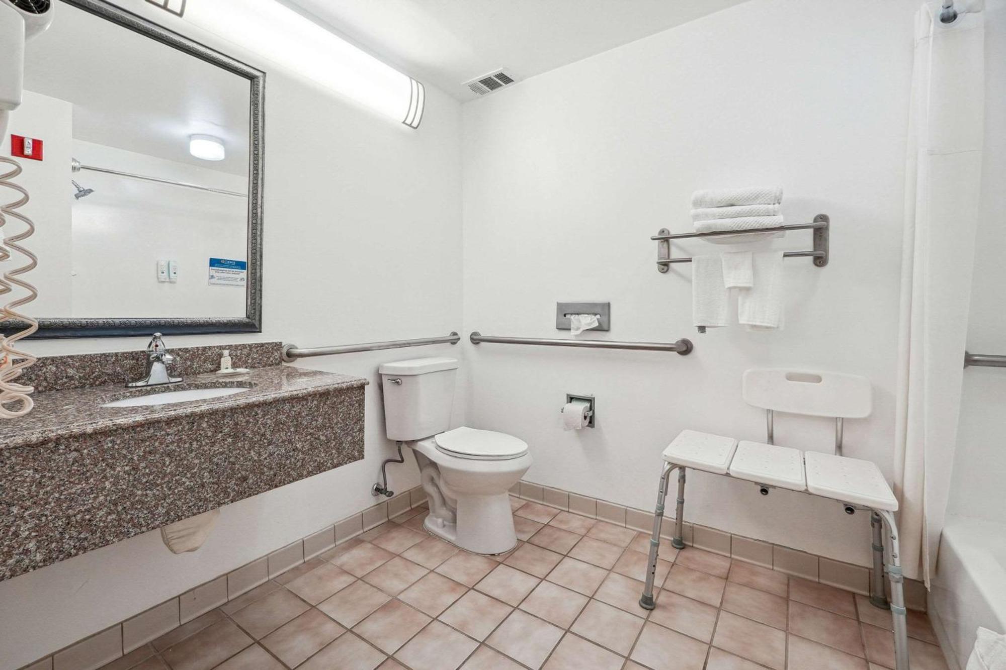 Quality Inn & Suites Dawsonville Ngoại thất bức ảnh