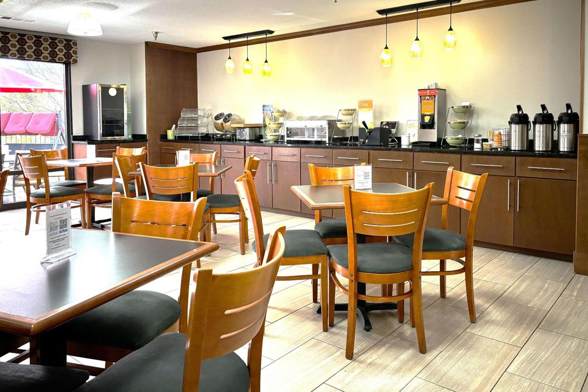 Quality Inn & Suites Dawsonville Ngoại thất bức ảnh